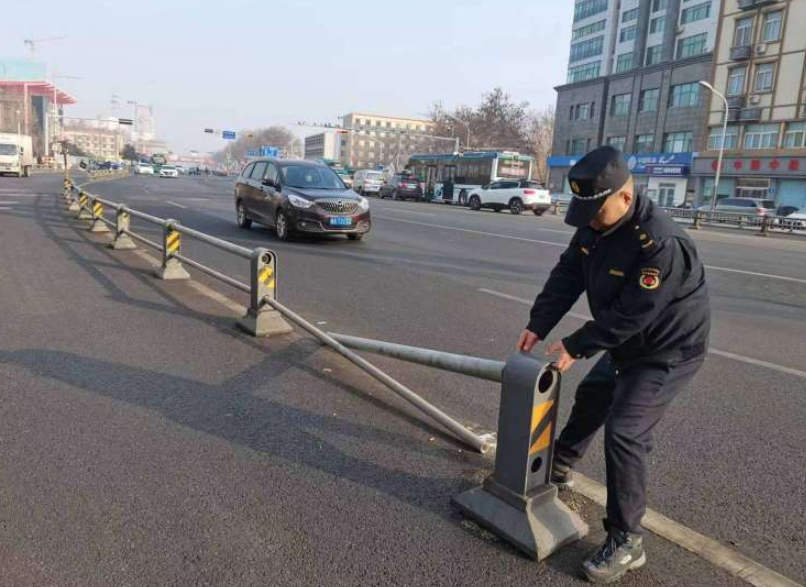 官扎营街道城管委开展道路交通安全设施维护工作_聚焦天桥_大众网