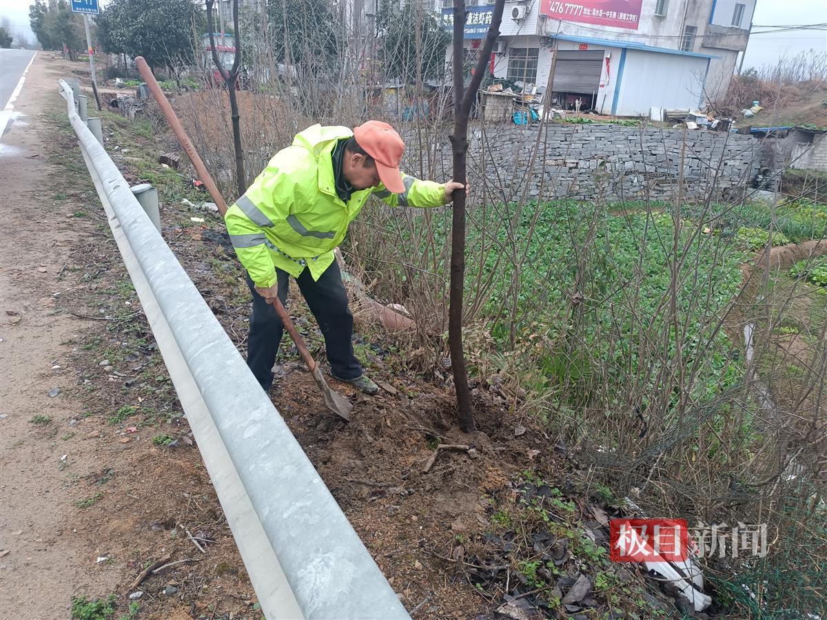 清理路障修复护栏！黄冈浠水积极应对新一轮低温雨雪冰冻天气(图5)