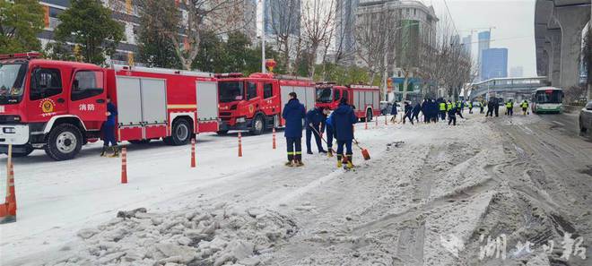 726万人次铲雪除冰武汉道路交通基本畅通(图7)