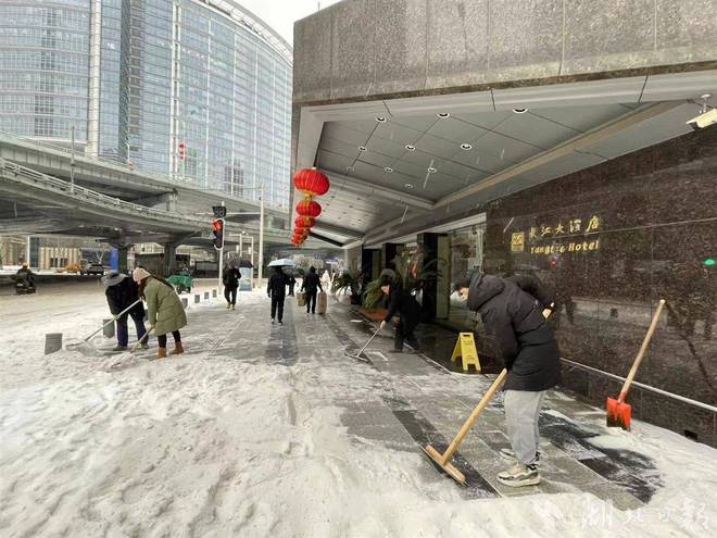 726万人次铲雪除冰武汉道路交通基本畅通(图5)