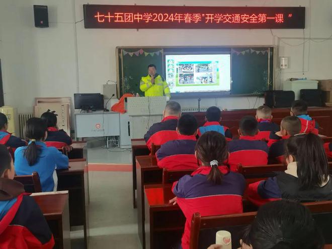 护航开学兵团交警送上“交通安全第一课”开学季(图7)