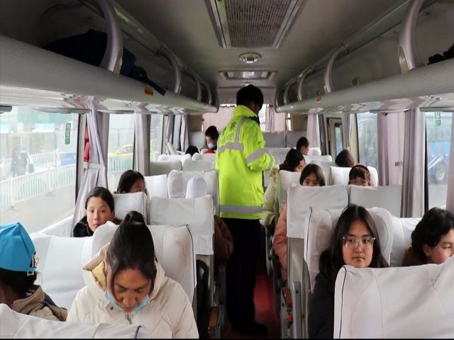 护航开学兵团交警送上“交通安全第一课”开学季(图14)