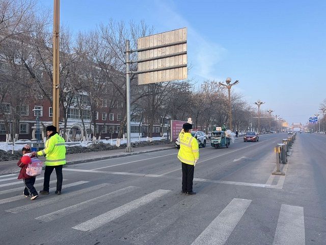 护航开学兵团交警送上“交通安全第一课”开学季(图13)