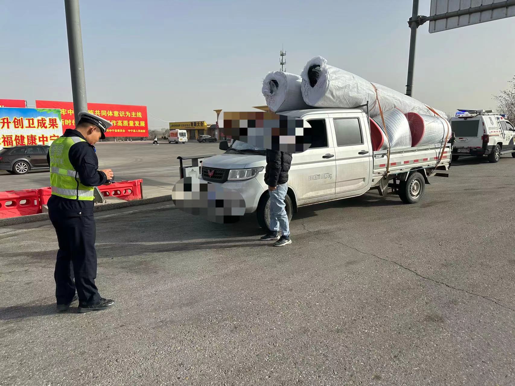 高速交警五大队及时查处两起交通违法行为