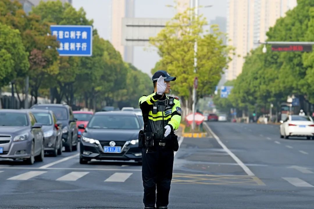 无锡公安交警部门精细化改善交通设施提升市民出行满意度
