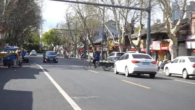 台州街头的隔离护栏被拆除原因找到了！(图7)