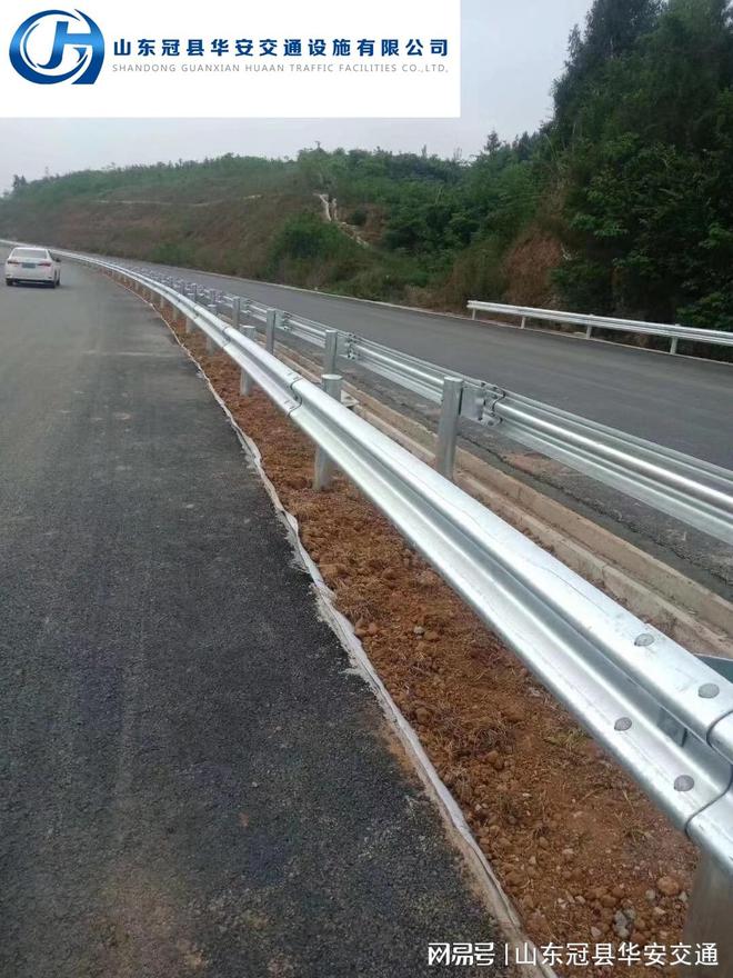 波形护栏厂家：哪种波形护栏不易生锈？