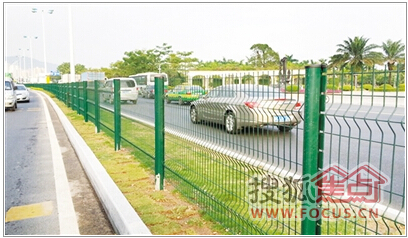 主城区36条道路交通护栏航展前完成升级改造