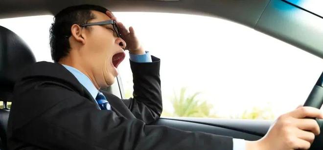 事发二桥南侧！撞护栏后逃逸？错上加措！(图3)
