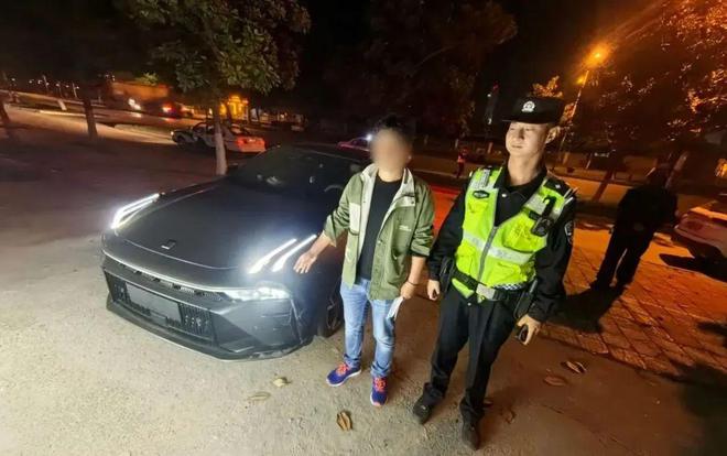 事发二桥南侧！撞护栏后逃逸？错上加措！