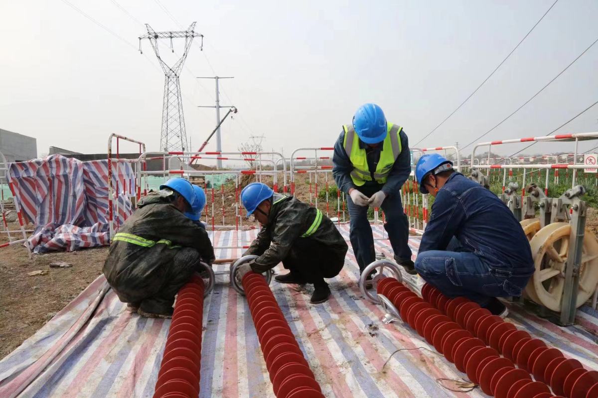 国网漯河供电指导协同汇力集团推进设施迁改保障国道顺利建设！(图2)