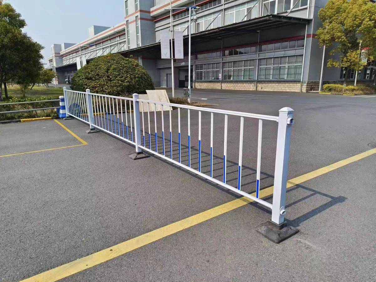 公路道路护栏的作用及用途