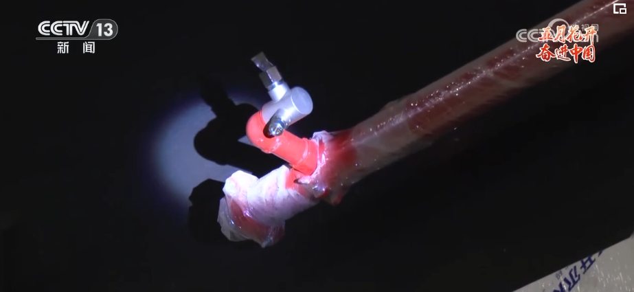大国工程进行时奋进中国！钢筋丛林里攀高负重焊花飞舞间闪耀人生(图11)
