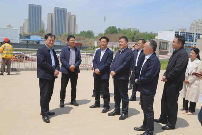感知山东住日照全国和省人大代表小组调研交通基础设施项目建设