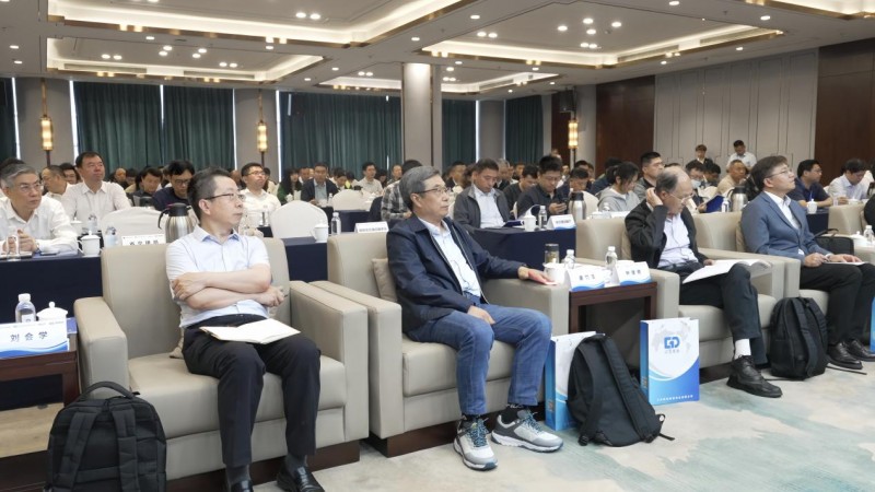 培育交安设施新质生产力——《公路波形梁高强钢护栏设计规范》宣贯、推广实施研讨会顺利召开(图2)