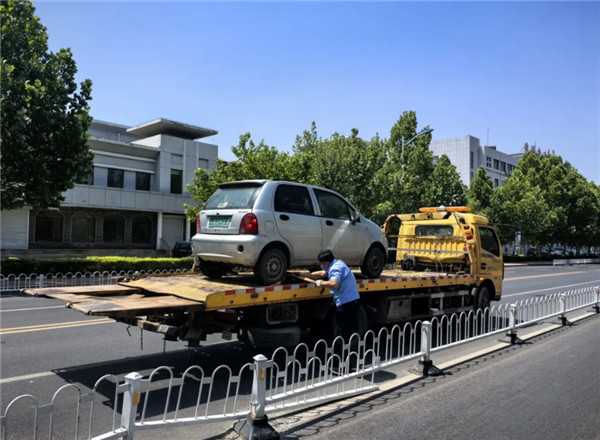 滨州一电动四轮车首次出门即撞护栏交警提醒遵守规定保障安全(图4)