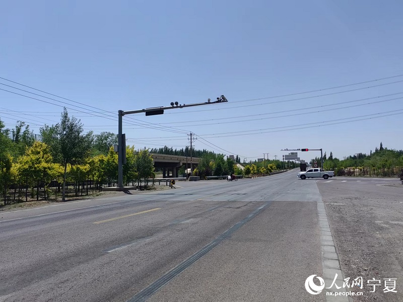 为安全降速宁夏“沿山公路”110国道该不该装中间隔离栏？