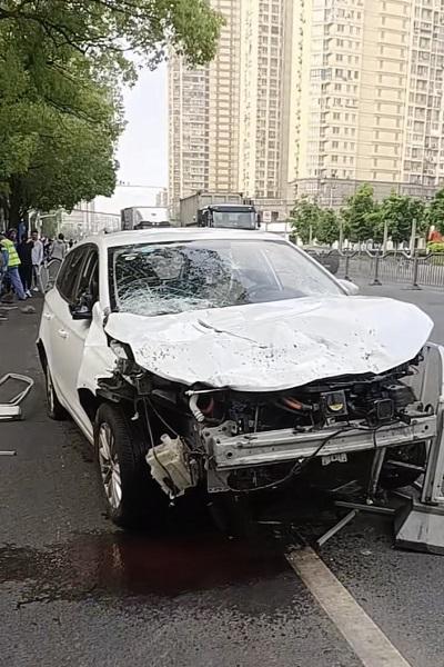 昨宝山一路口发生交通事故1死1伤