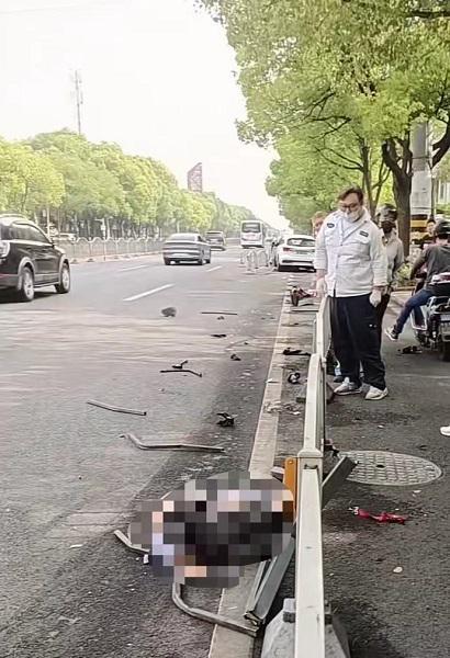 昨宝山一路口发生交通事故1死1伤(图2)