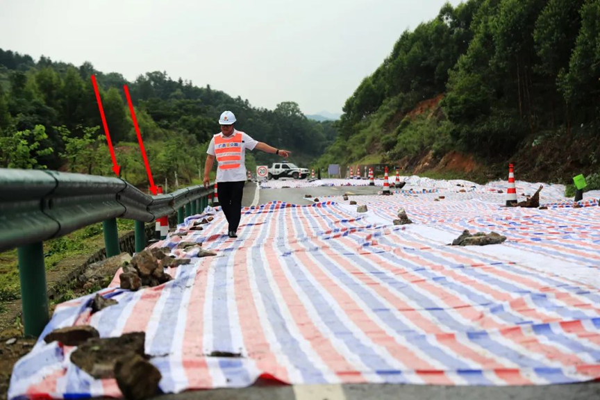 【防汛季】中渡长盛坳交通中断情况如何？现场直击→(图4)