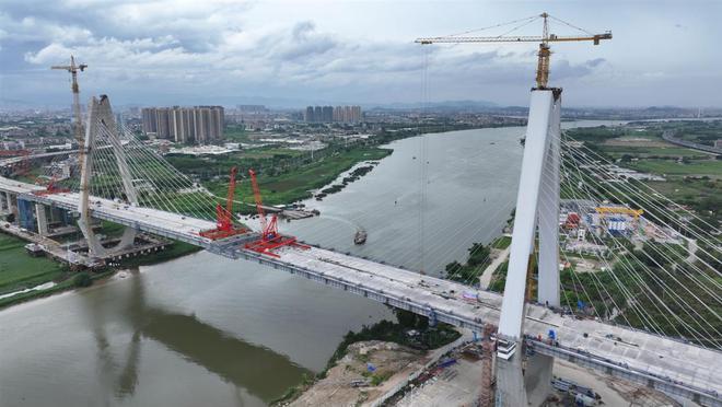 广东汕头揭阳“牵手”潮汕环线高速京灶大桥主桥合龙
