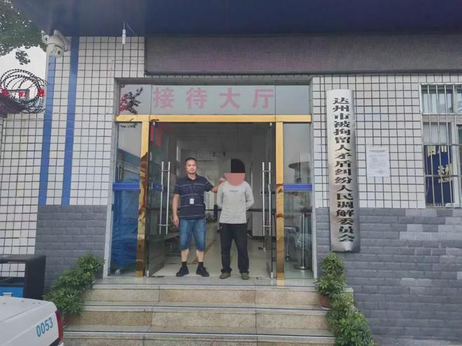 盗取交通信号灯设备！达州一男子被行拘(图2)
