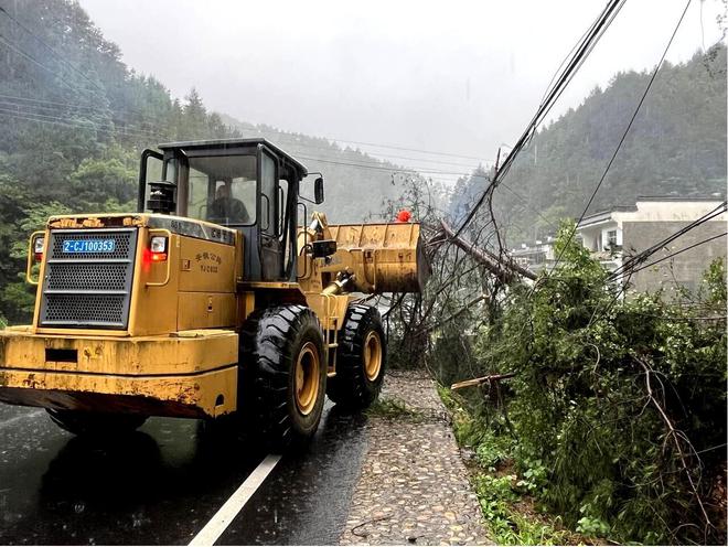 黄山市交通公路部门全力以赴筑牢“橙色堤坝”(图2)
