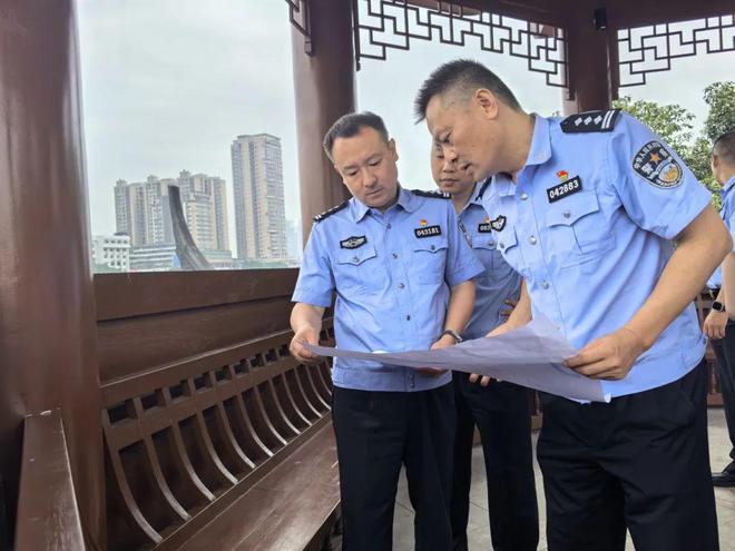 乐山公安交警圆满完成龙舟文化展演活动交通安保任务(图2)