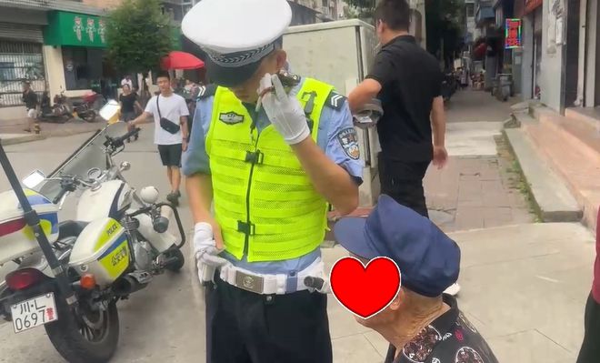 乐山公安交警圆满完成龙舟文化展演活动交通安保任务(图11)