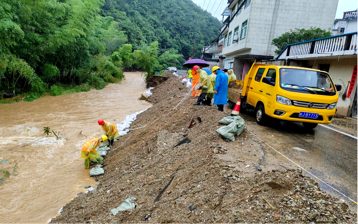 安徽各地全力守护抗洪救灾交通“生命线”(图2)