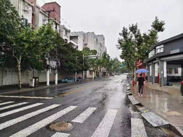 连夜暴雨出门“看海”？道路积水难题有何破解？(图4)