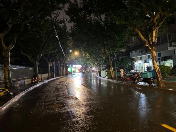连夜暴雨出门“看海”？道路积水难题有何破解？(图7)