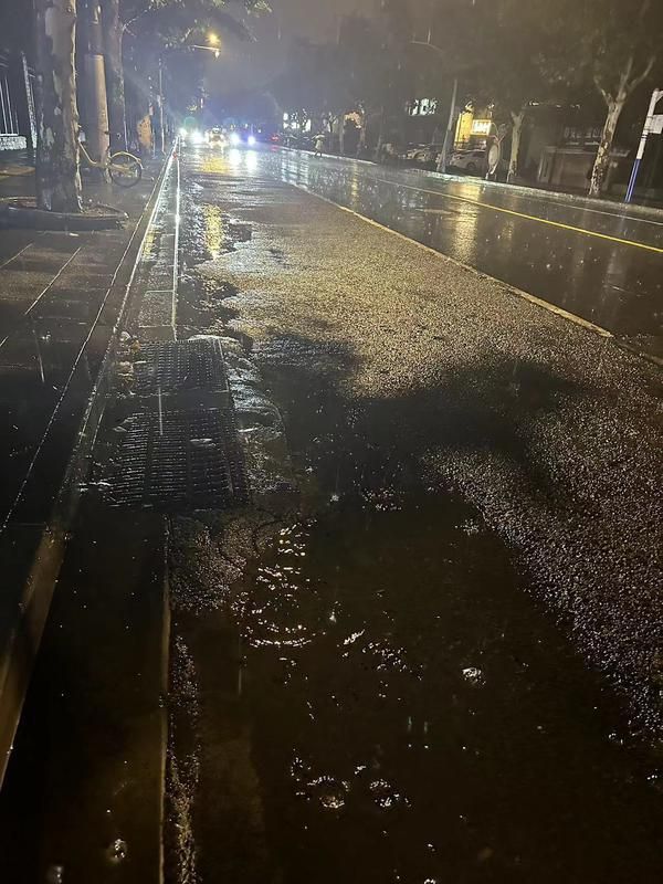 连夜暴雨出门“看海”？道路积水难题有何破解？(图6)