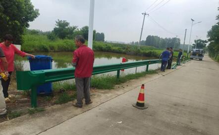 长丰县下塘镇：添置路桥护栏保障群众交通安全(图2)
