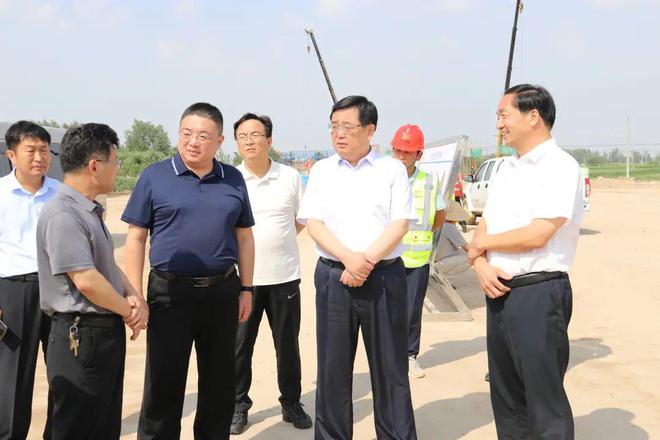 耿振华调度交通基础设施建设工作