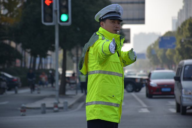 人大政协听证：顺应民生需求交通隔离护栏该如何优化调整？(图7)