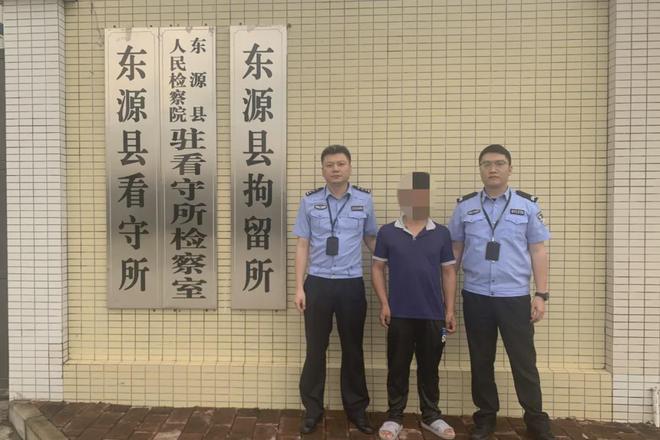凌晨河源一男子醉酒上高速撞了护栏撞货车！(图4)