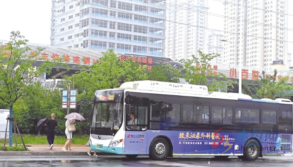 电厂东路公交站点缺候车亭市交通局：需要同步完善