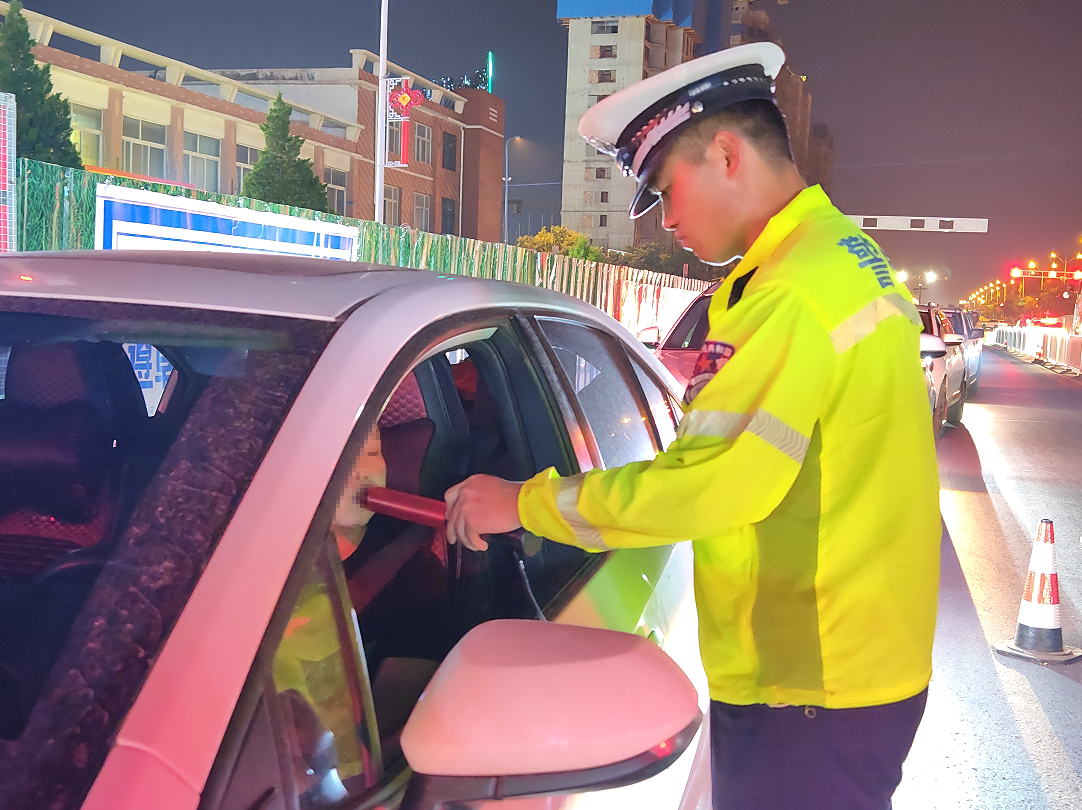红寺堡交警多措并举开展夏季交通秩序整治行动
