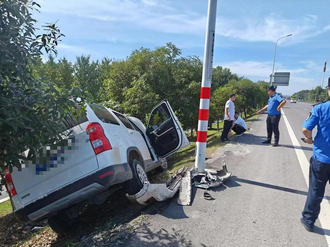咸安城管：见事管事化身城市最美守护者