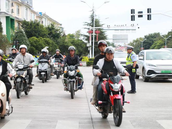 首批打造3个示范路口大理市持续推进非机动车交通组织优化(图2)