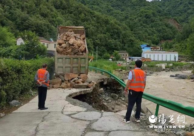 商南县交通运输发展中心闻“汛”而动全力开展水毁抢险保畅工作(图2)