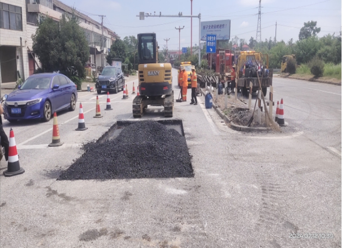 汨罗市公路建设养护中心：排查汛期国省县道安全隐患