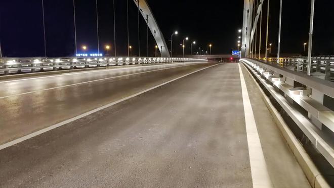护栏式LED灯三思路灯