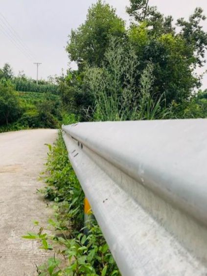 公路波形护栏：保障安全的坚固防线(图4)