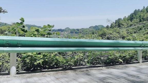 公路波形护栏：保障安全的坚固防线