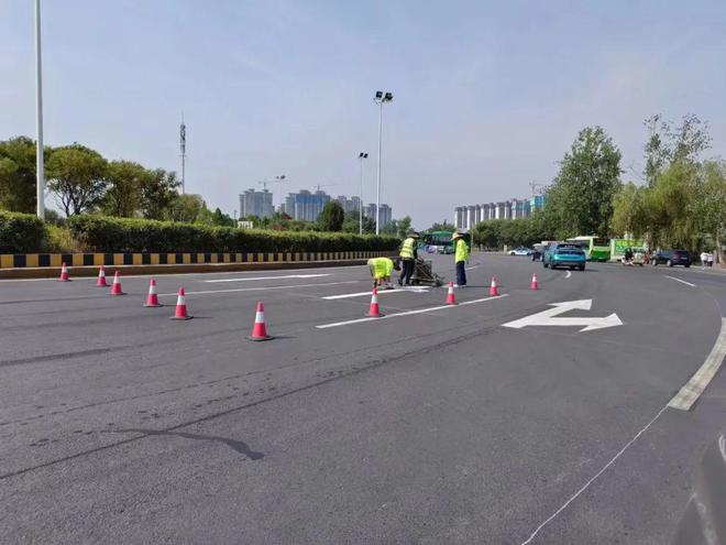 许昌：莲花型护栏、精细化管护扮靓公路“高颜值”(图3)