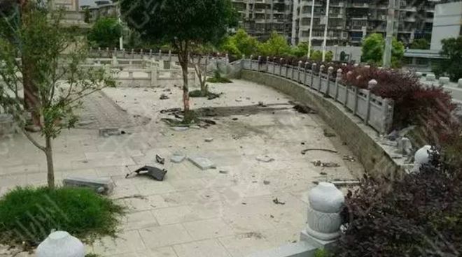 荆江亭护栏缺了一块交通隐患如何解决？(图3)