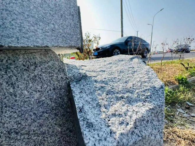 荆江亭护栏缺了一块交通隐患如何解决？(图2)