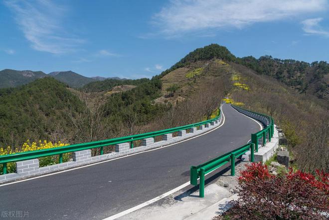 乡村公路设置波形护栏的必要性及选择多样性